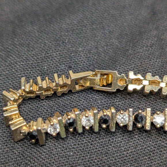 Gold-Tone Bracelet with Sparkling Accents – Size 7.75" - Picture 6 of 6